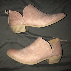 Qupid light dusty pink booties size 8.5